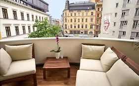 Balcony Oasis Operastreet